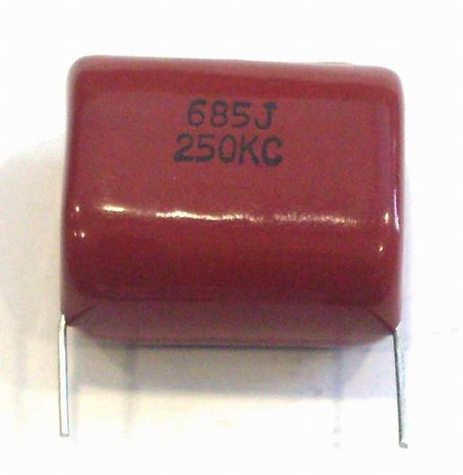 C 6,8/250V kondenzátor